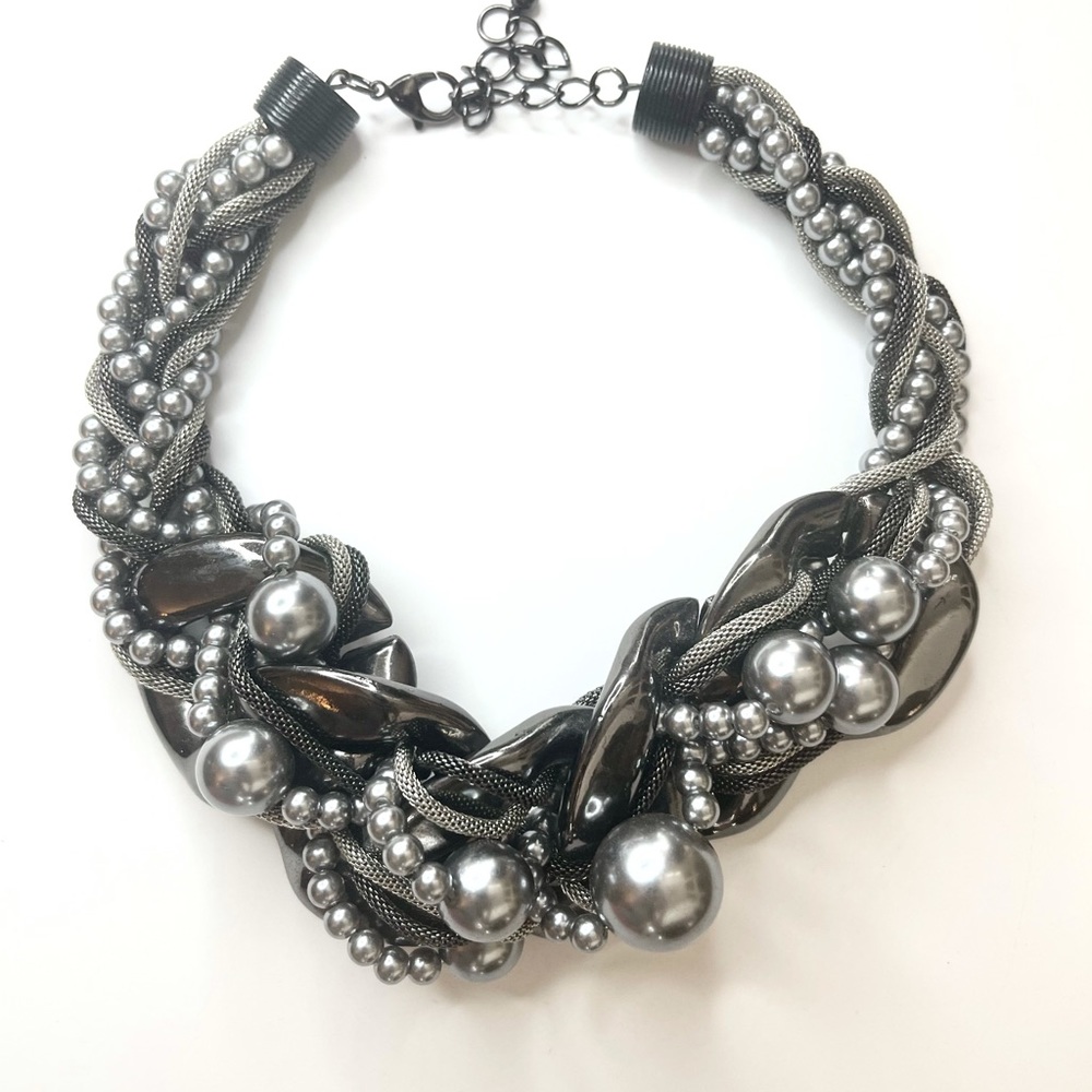 NWOT Chunky Silver & Gray Beaded Twist Necklace